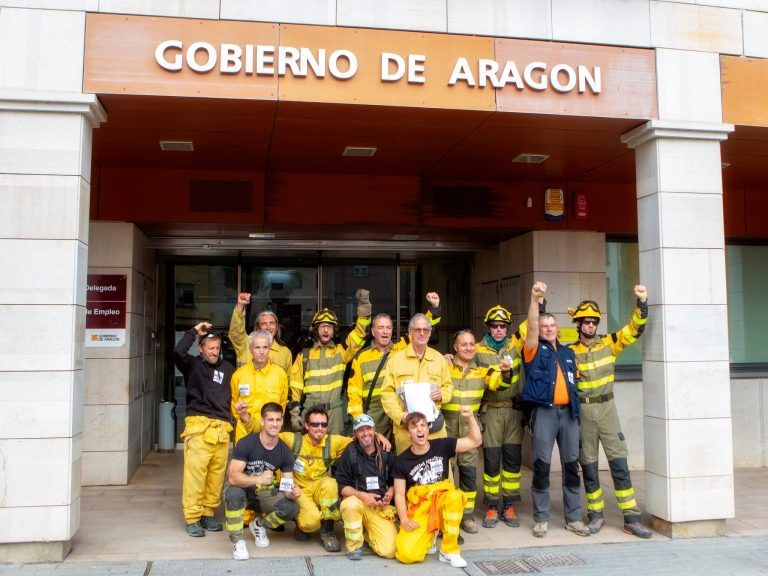 ¿Por qué están en huelga indefinida los bomberos y bomberas forestales de Aragón? ¿Qué piden?