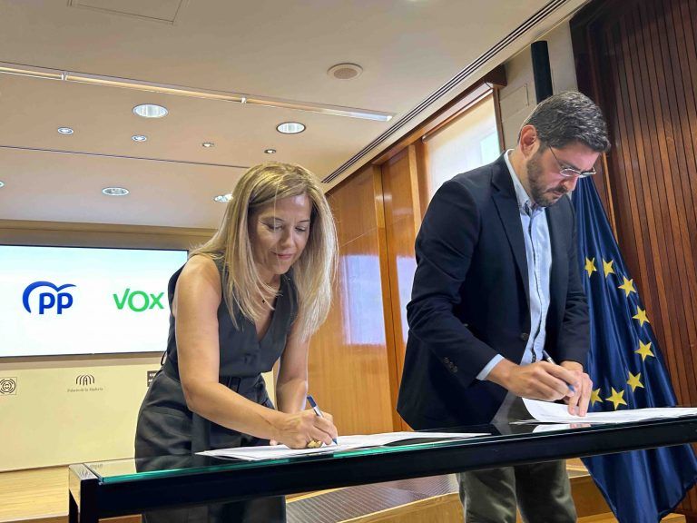 Partido Popular y VOX firman un acuerdo para la gobernabilidad de Aragón con un pacto programático de 80 puntos