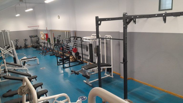 El equipamiento del gimnasio del Polideportivo Ángel Orús de Barbastro se renueva