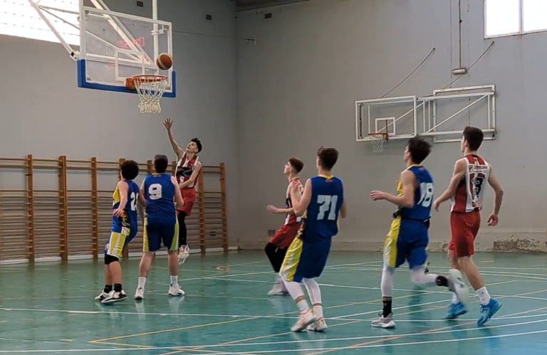 Victoria de las cadetes femeninas de baloncesto Barbastro en los Juegos Escolares