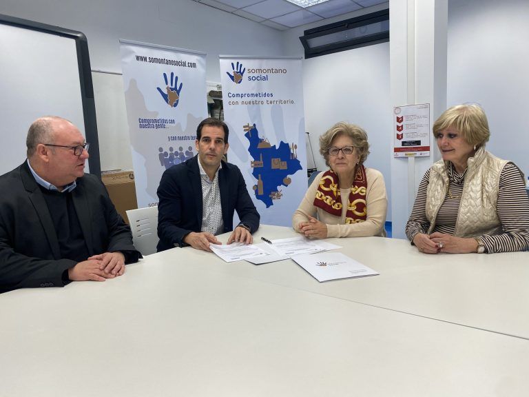 Acuerdo de colaboración entre Somontano Social y la asociación Alzheimer para atender necesidades en las terapias de usuarios con patologías neurodegenerativas