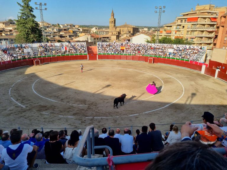 Las Cortes aprueban la PNL del Partido Aragonés para considerar los festejos taurinos populares como actividades culturales Plaza de toros de Barbastro.