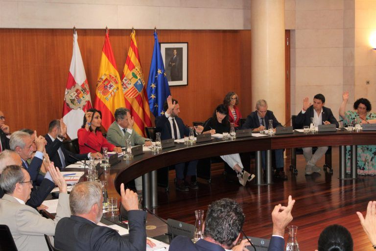 La Diputación de Huesca disminuye el gasto político y apuesta por un modelo de gobierno más eficiente