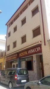 Fallece un hombre de 48 años al caerse de la escalera mientras limpiaba su hostal en Monzón