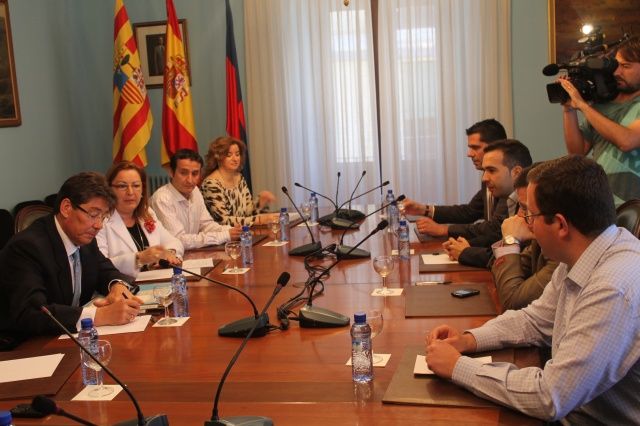 El consejero de Industria condiciona el desarrollo del eje este de Huesca a la autopista eléctrica Peñalba-Monzón-Isona