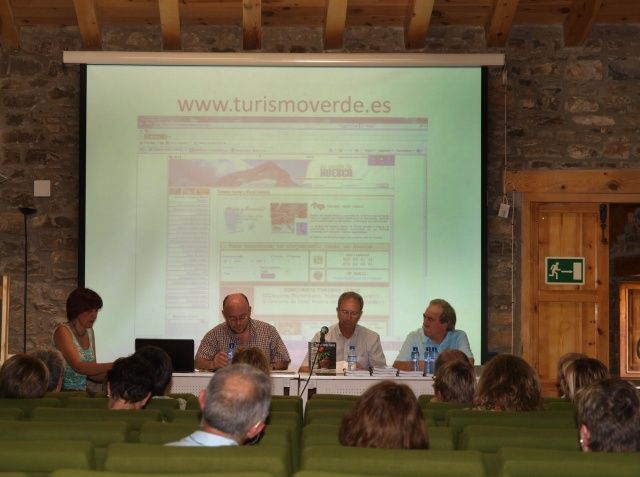 Voz y voto para las personas con discapacidad intelectual en el Centro de Atades Huesca de Monzón
