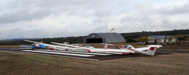 Benabarre celebra el Día de la Aviación en el renovado aeródromo