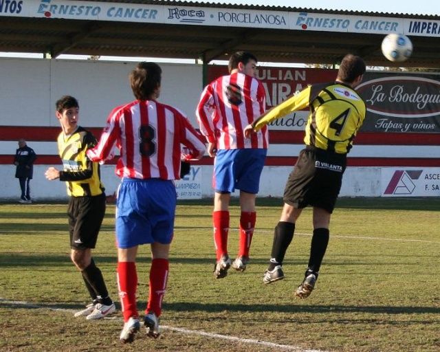 Ramón da la victoria al Barbastro y el Monzón se sobrepone a los acontecimientos