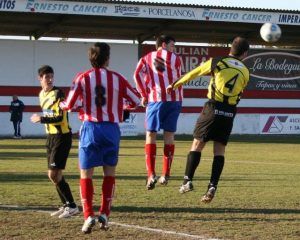 Partido ante el Tauste. Foto Carlos Marco.