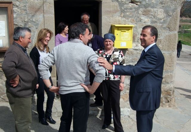 Bárcabo ya tiene el proyecto para sus piscinas municipales
