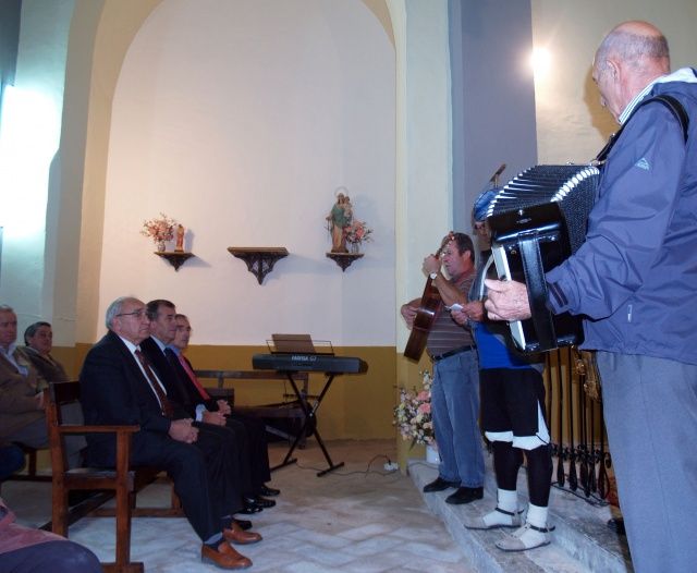 Los vecinos de Asque celebran sus fiestas y la rehabilitación de la iglesia