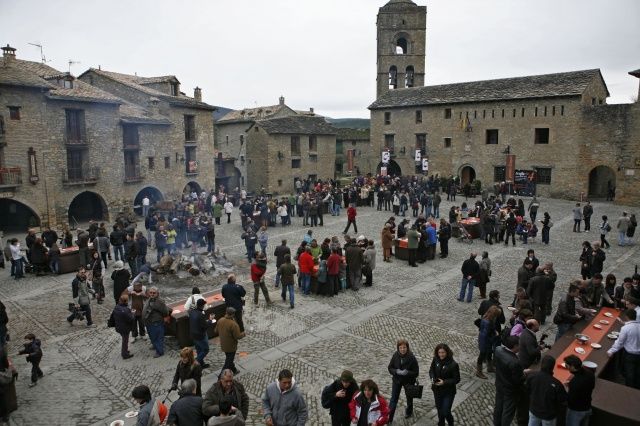 ASAJA Aragón se manifestará el jueves 22 de agosto en Aínsa para exigir la retirada de los osos Plaza Mayor de Aínsa.