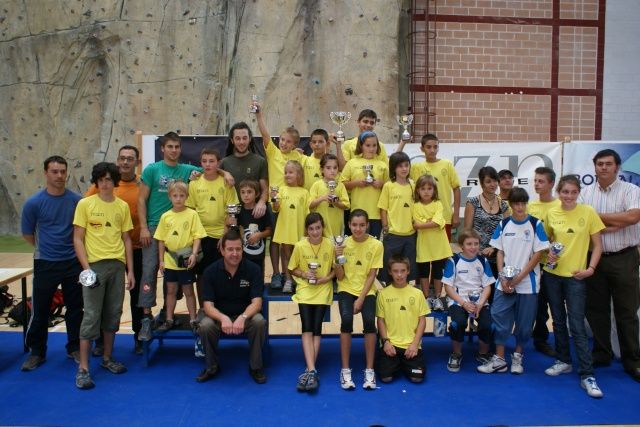 Treinta chavales participan en el Campeonato de Aragón Juvenil de Escalada Deportiva de Monzón