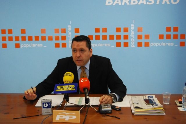 El Ayuntamiento de Fonz muestra a la directora provincial de Educación del Gobierno de Aragón las obras realizadas en la Escuela y sus necesidades