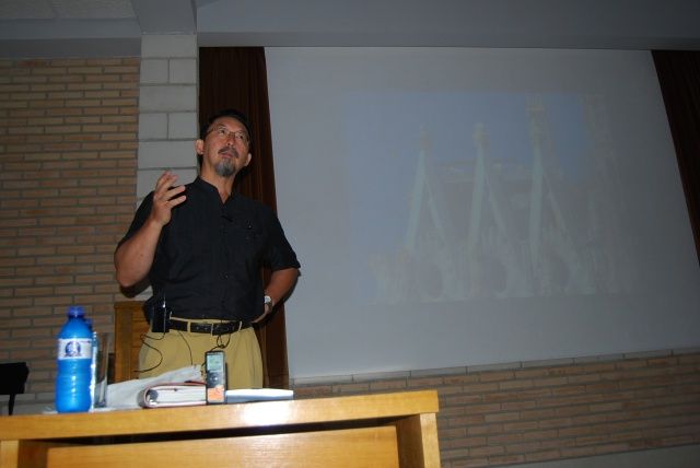 El chef cordobés Paco Morales demuestra en Monzón ante 35 cocineros del Alto Aragón las posibilidades culinarias de la trufa negra