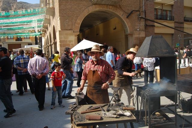 Barbastro se dispone a servir miles de raciones de tapas y caldos en el XVIII Festival Vino Somontano