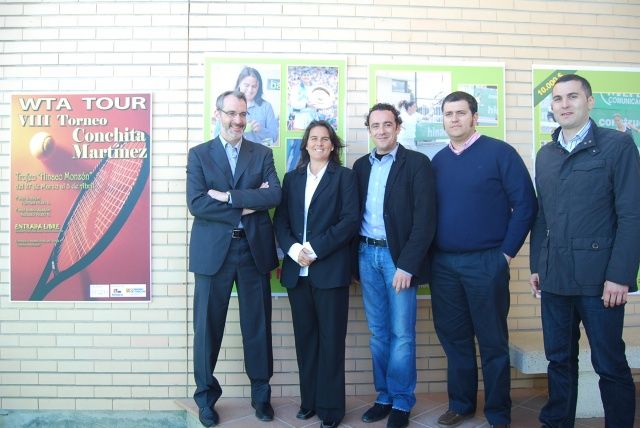 Emotivo homenaje de vecinos y la clase política al ex alcalde de El Grado Joaquín Paricio