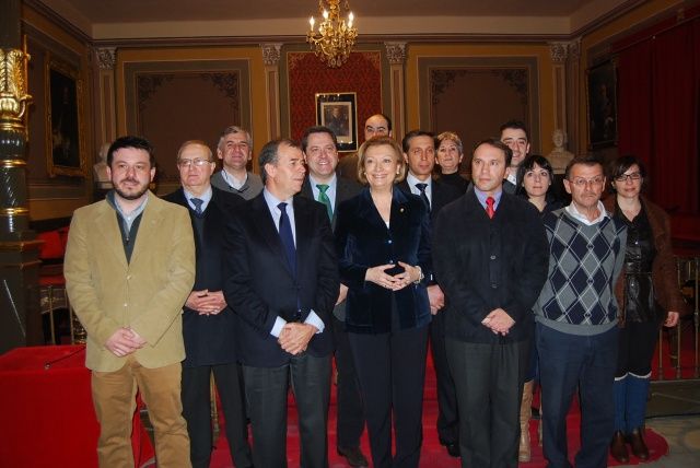 La Feria de la Candelera de Barbastro combate el frío siberiano con velas y caretas