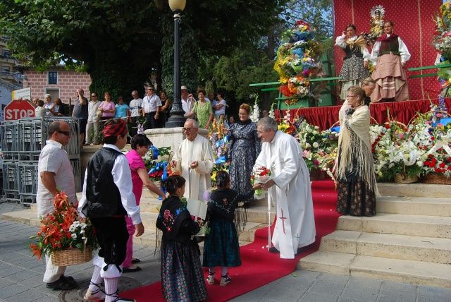 Flores, música y toros para despedir a las fiestas de Barbastro 2009