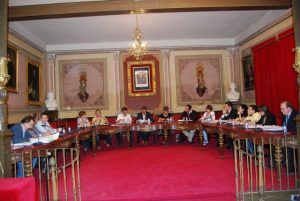 Sesión plenaria del Ayuntamiento de Barbastro. Foto JLP.