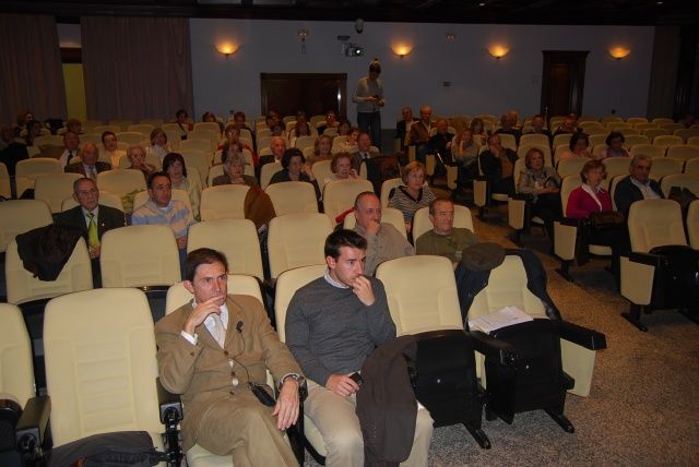 Juan José Badiola abre el curso de la Universidad de la Experiencia en Barbastro