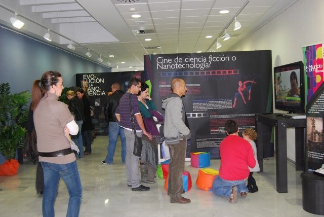 II Feria Ciencia Barbastro El Centro de Congresos acoge varias exposiciones. Foto JLP.