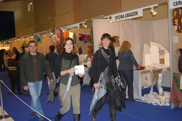 Navideas convierte la Azucarera de Monzón en un espacio de ocio y comercio navideño