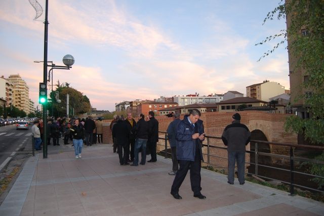 El Puente Viejo de Monzón se abre durante el periodo navideño para facilitar el comercio en la zona