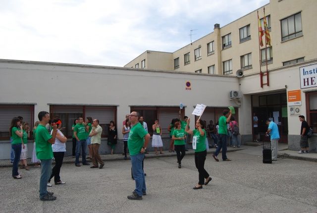 Encierro nocturno en el IES Mor de Fuentes de Monzón contra los recortes en educación