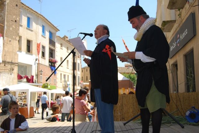 Fonz revive la pérdida de los Fueros de Aragón en su V Feria del Renacimiento
