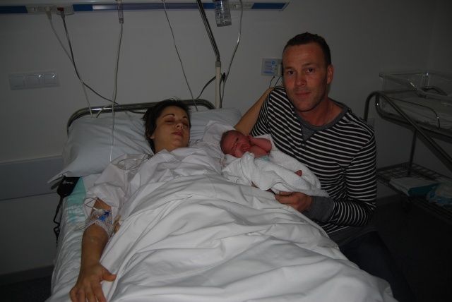 Un binefarense nacido en Barbastro, primer niño del Alto Aragón bebe binefarense