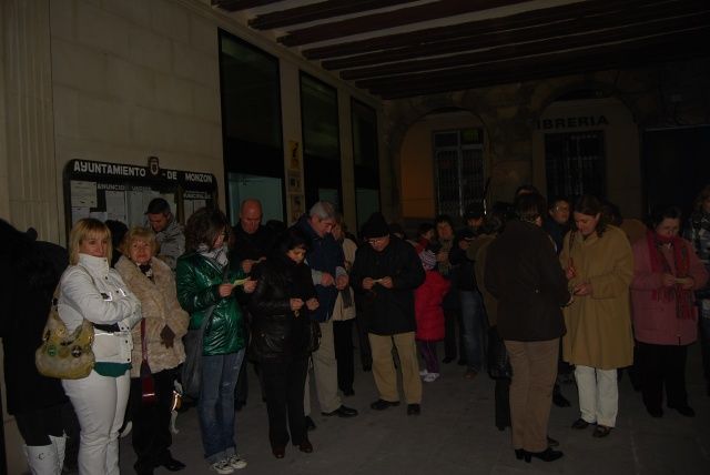 El público participó en un bingo. Foto JLP. Asociación de Comercio de Monzón