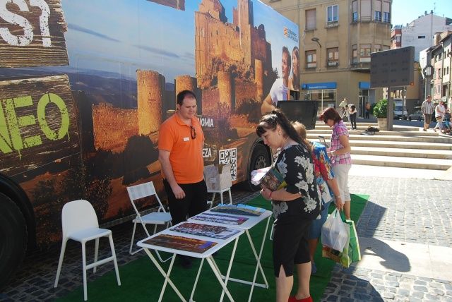 La campaña ‘¿Veraneas o aragoneas? Yo aragoneo’ llega a Barbastro para impulsar el turismo interregional