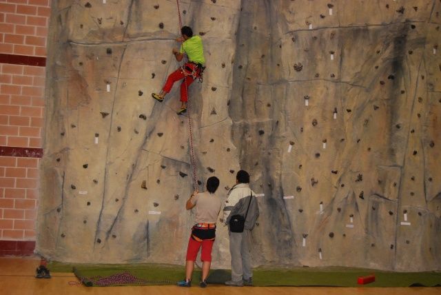 Monzón fomenta la escalada en su rocódromo rocodromo monzon