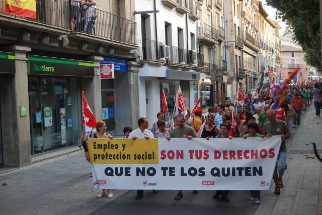 Barbastro dice NO a los recortes en una de las manifestaciones más multitudinarias de la ciudad manifestacion educacion barbastro