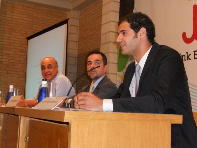 Héctor Mancini Maza, director del instituto de física de la Universidad de Navarra, inauguró las XXVII Jornadas Universitarias de los Pirineos Universidad Navarra