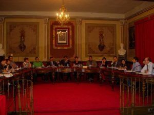 Sesión plenaria del Ayuntamiento de Barbastro. Foto JLP.