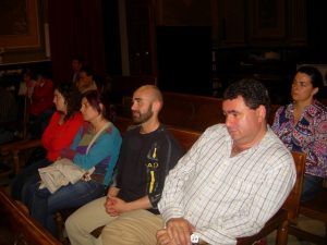 El pleno lo siguieron profesores y padres de alumnos del Seminario. Foto JLP.