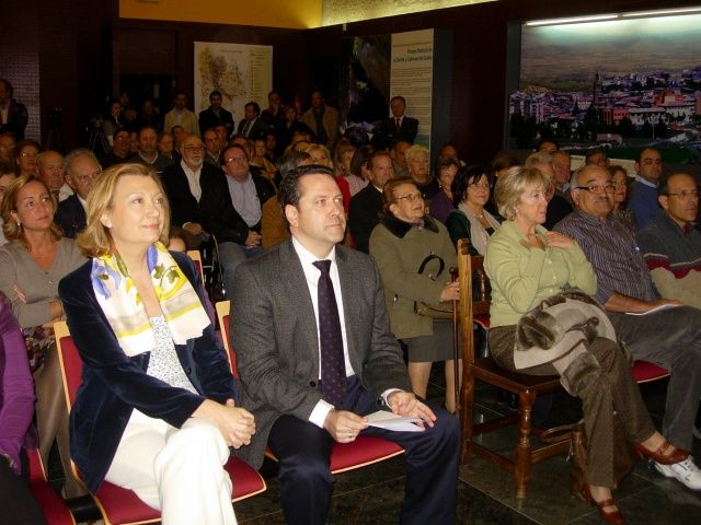 Luisa Fernanda Rudi muestra su apoyo a la concentración por la devolución de los bienes de Zaragoza