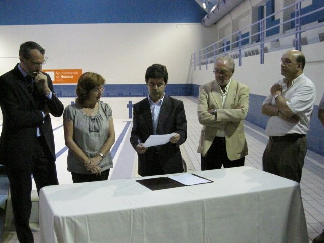 El Gobierno de Aragón ha invertido cerca de 500.000 euros en la reparación de la cubierta de la piscina del polideportivo El Parque de Huesca