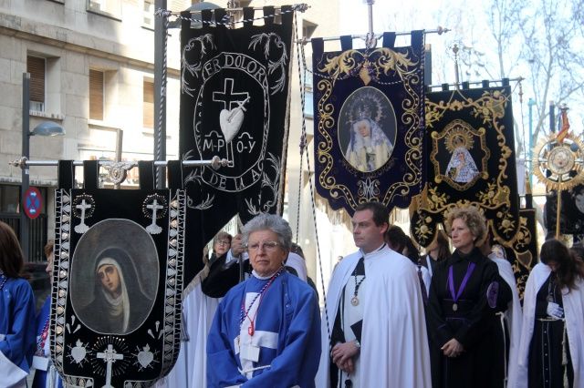 La Hermandad del Santo Cristo de la Agonía y Nuestra Madre Dolorosa de Barbastro recoge 400 kilos de alimentos para Cruz Roja Hermandad Santo Cristo Agonía
