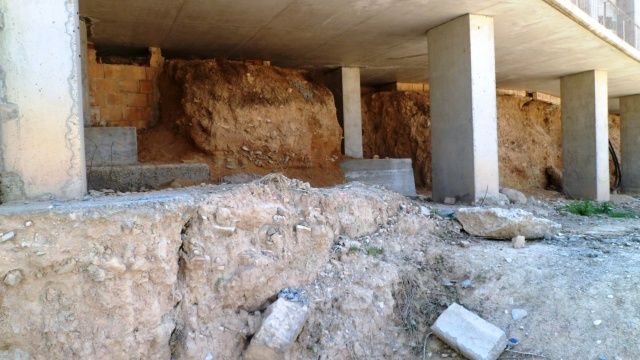 IU solicita al Ayuntamiento de Fraga y al Gobierno de Aragón que tomen medidas ante la presencia de restos oseos, posiblemente humanos, en la falda de la iglesia de San Miguel (“el Castell”)