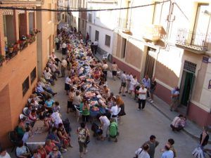 Fiestas San Juan Peralta de Alcofea Gran participación en el enceuntro de encaje de bolillos. Foto S.E.