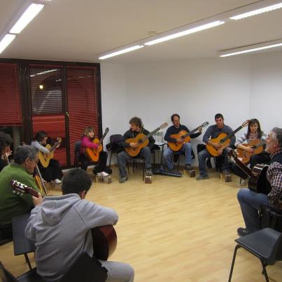 AGUISOBA: Unidos por las cuerdas de una guitarra