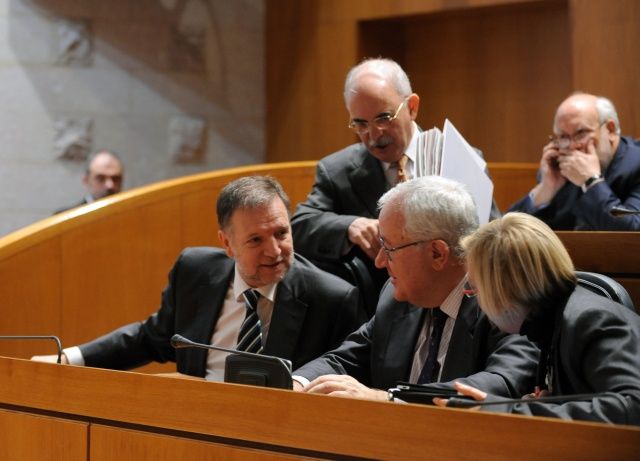 El consejero de Economía, Hacienda y Empleo defiende en las Cortes de Aragón el proyecto de Ley de Presupuestos de la Comunidad Autónoma para 2011