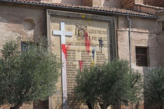 CHA insta al Ayuntamiento de Barbastro a retirar el escudo franquista de la Iglesia de San Francisco