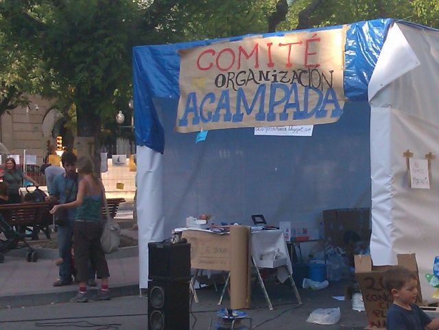 El campamento del 15-M en Huesca organiza actividades culturales y de reflexión este lunes