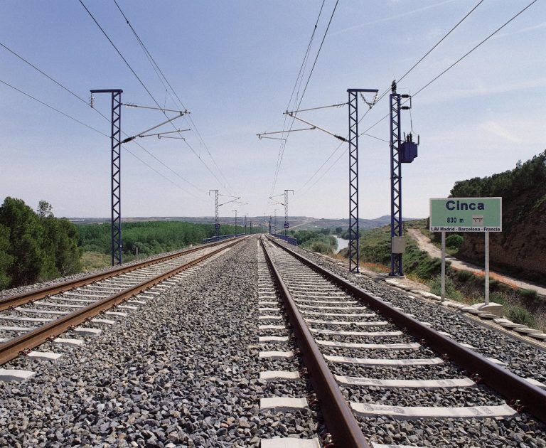 El Gobierno autoriza un contrato de 151 millones de euros para el mantenimiento del corredor noreste de alta velocidad