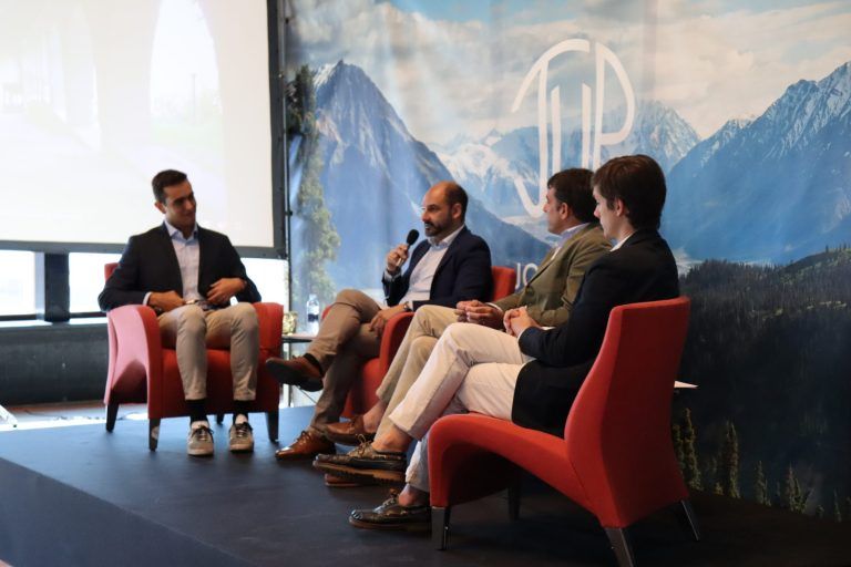 El alcalde de Barbastro inauguró las JUP en la Bodega Laus