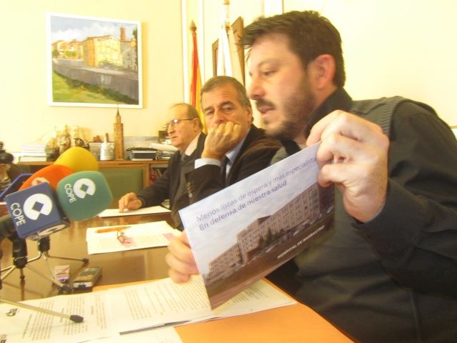 Los grupos políticos del Ayuntamiento de Barbastro, menos el PP, inician una campaña de recogida de firmas para mantener el laboratorio del Hospital